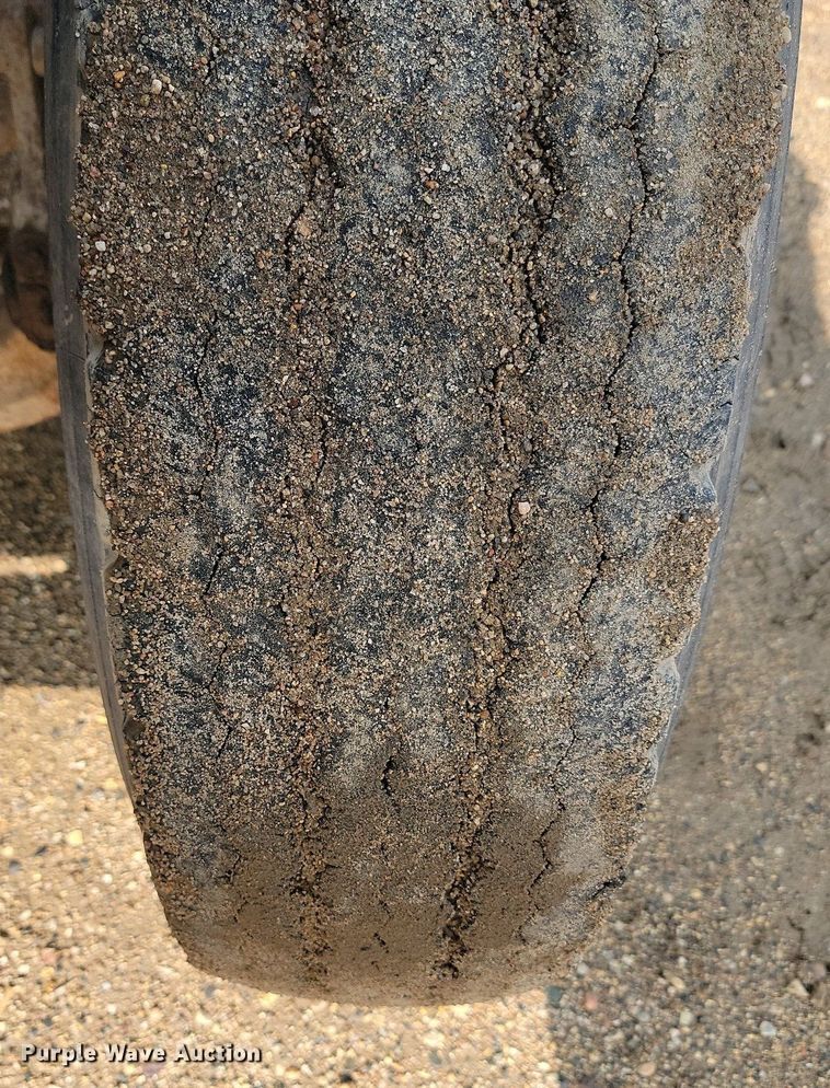 image for item DQ7468 1983 International F1954  tank truck