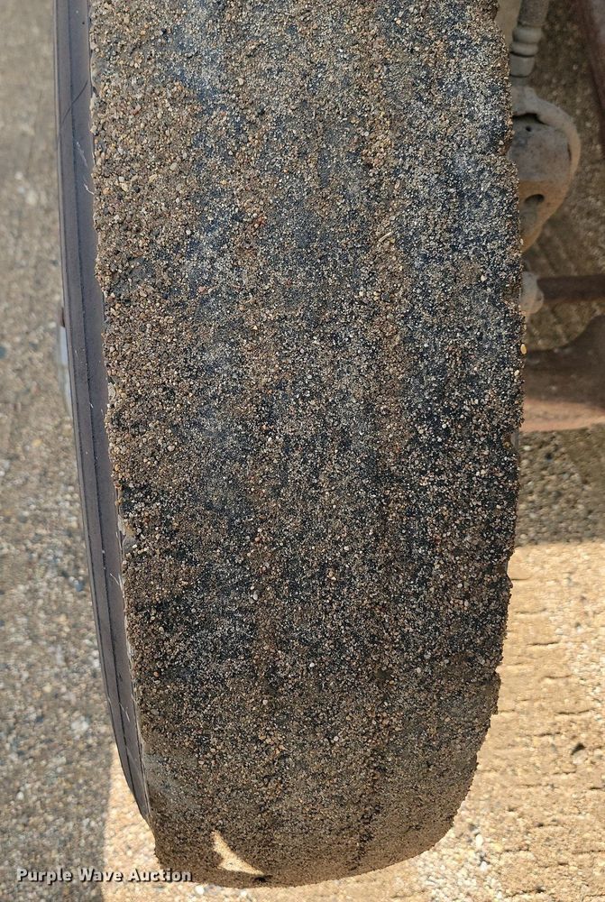 image for item DQ7468 1983 International F1954  tank truck