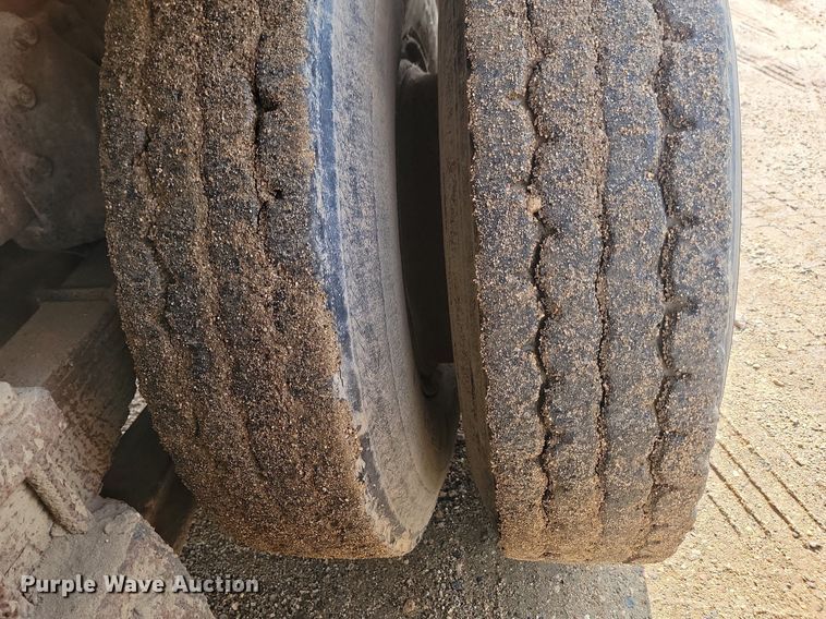 image for item DQ7468 1983 International F1954  tank truck