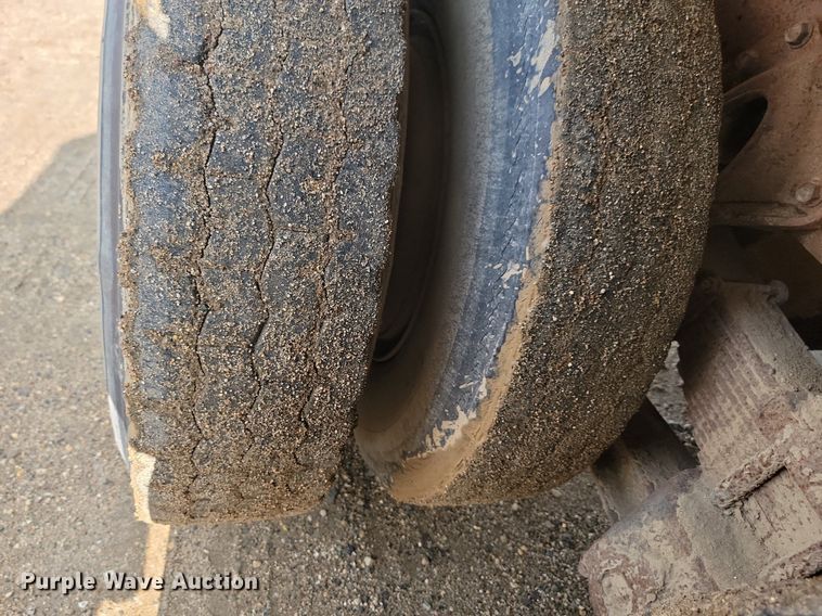 image for item DQ7468 1983 International F1954  tank truck