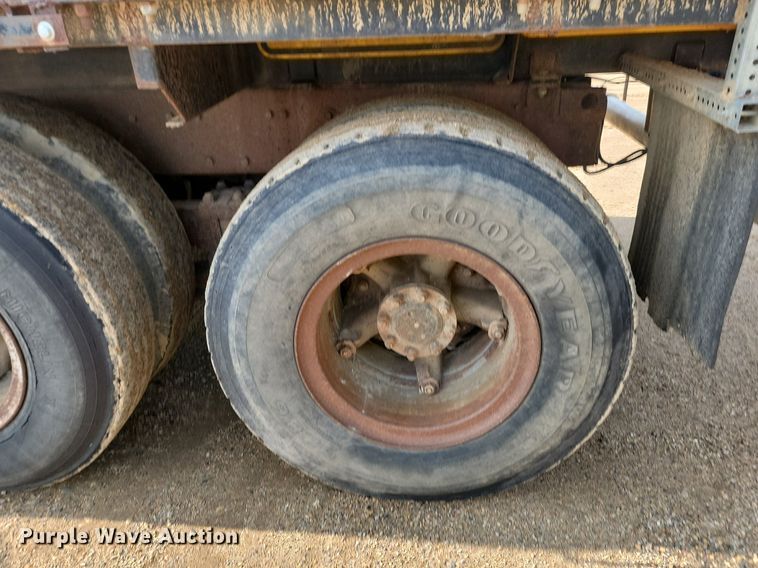 image for item DQ7468 1983 International F1954  tank truck