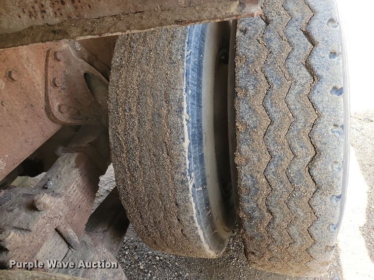 image for item DQ7468 1983 International F1954  tank truck