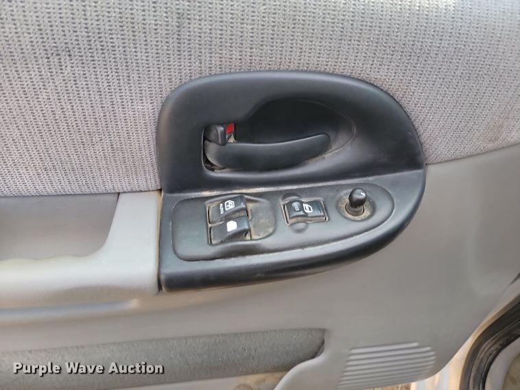 image for item DQ7469 2002 Chevrolet Venture  van