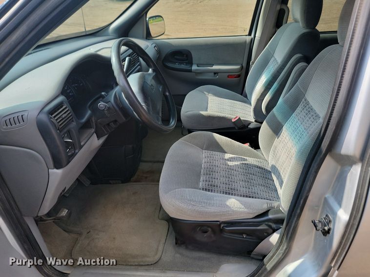 image for item DQ7469 2002 Chevrolet Venture  van