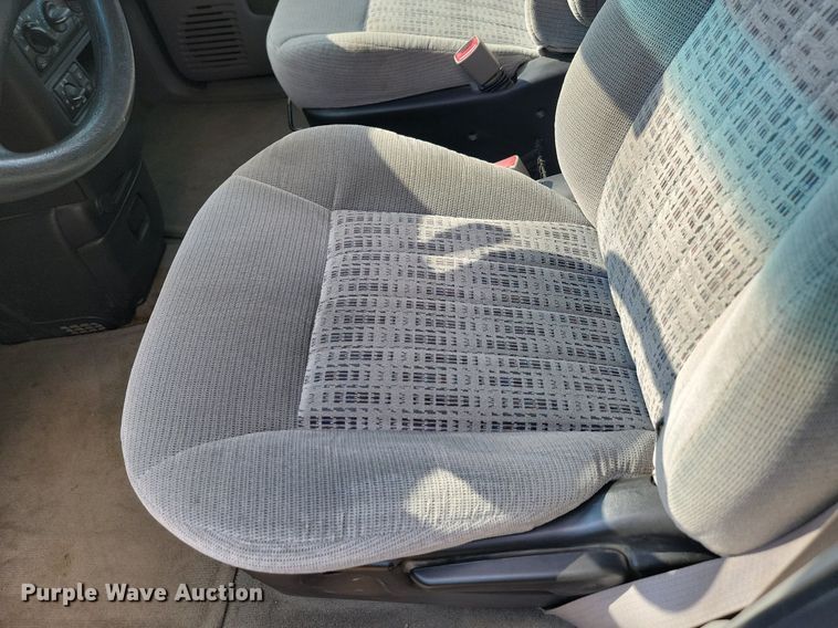 image for item DQ7469 2002 Chevrolet Venture  van