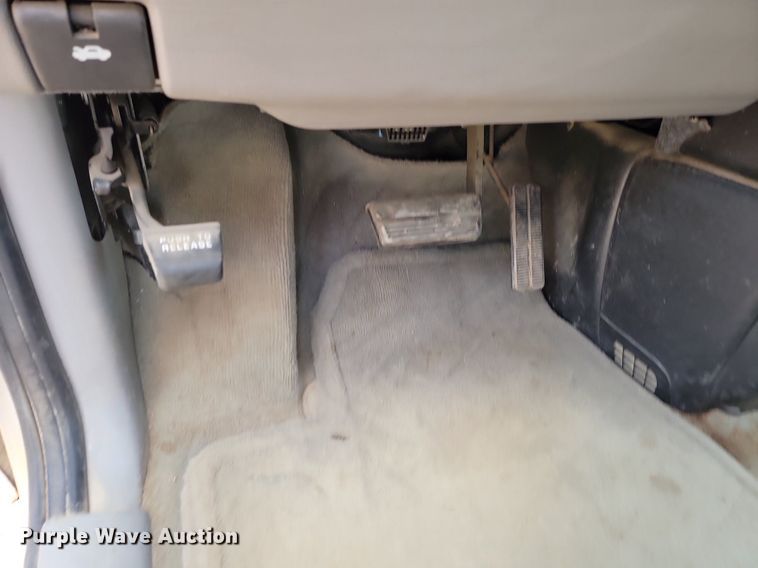 image for item DQ7469 2002 Chevrolet Venture  van