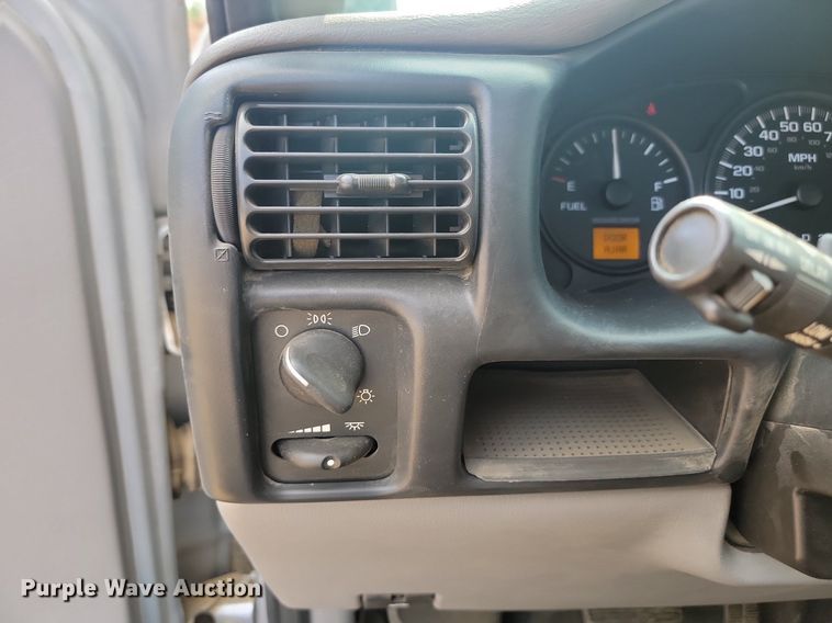 image for item DQ7469 2002 Chevrolet Venture  van