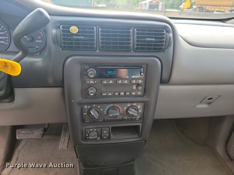 image for item DQ7469 2002 Chevrolet Venture  van