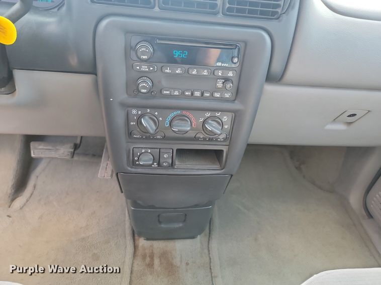 image for item DQ7469 2002 Chevrolet Venture  van