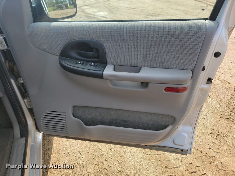 image for item DQ7469 2002 Chevrolet Venture  van