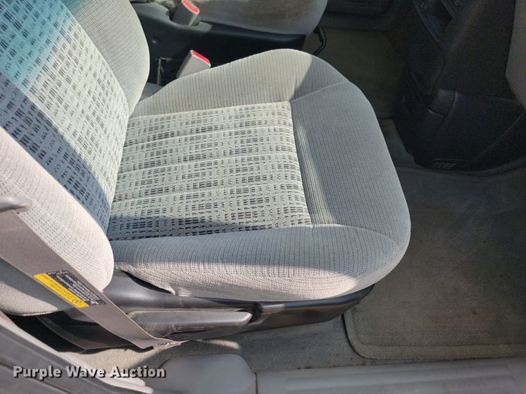 image for item DQ7469 2002 Chevrolet Venture  van