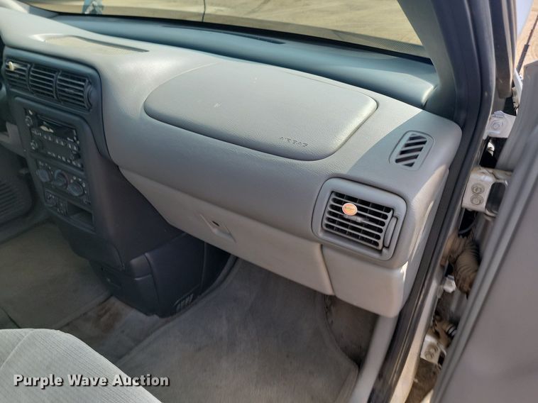 image for item DQ7469 2002 Chevrolet Venture  van