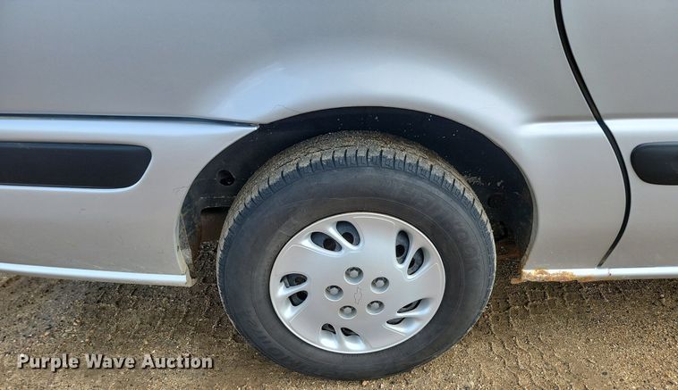 image for item DQ7469 2002 Chevrolet Venture  van