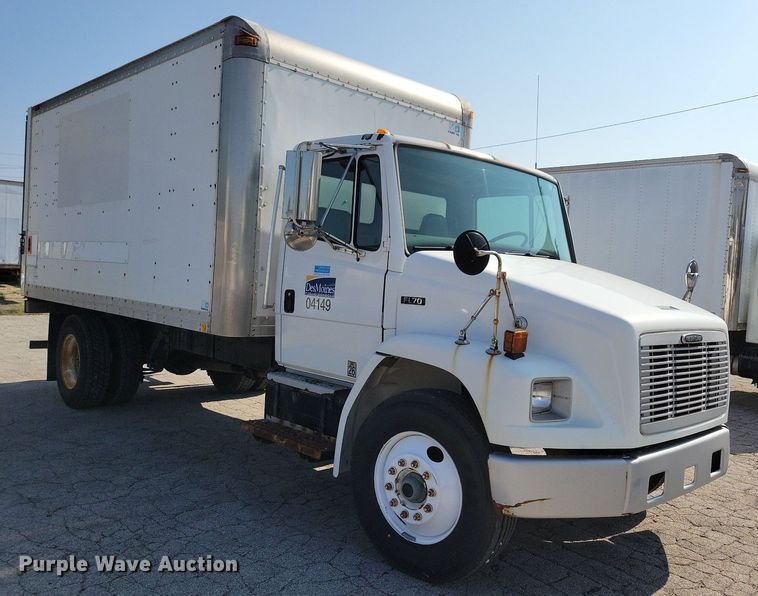 image for item JO9230 2004 Freightliner FL70  box truck