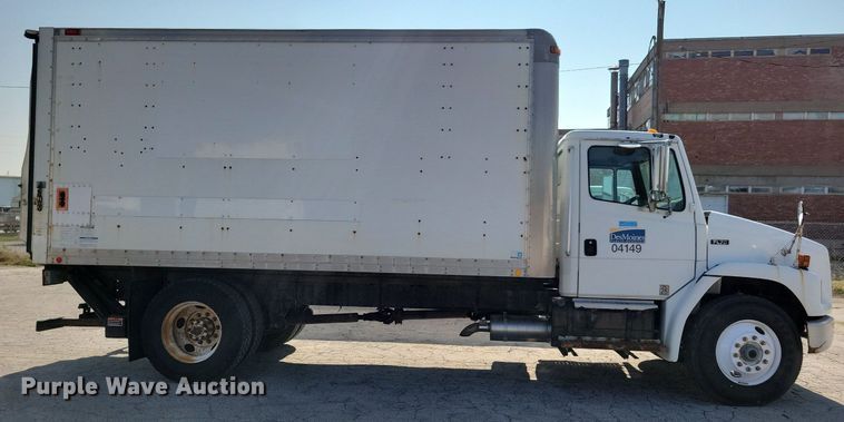 image for item JO9230 2004 Freightliner FL70  box truck