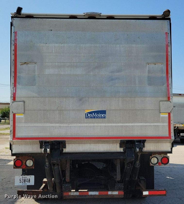 image for item JO9230 2004 Freightliner FL70  box truck