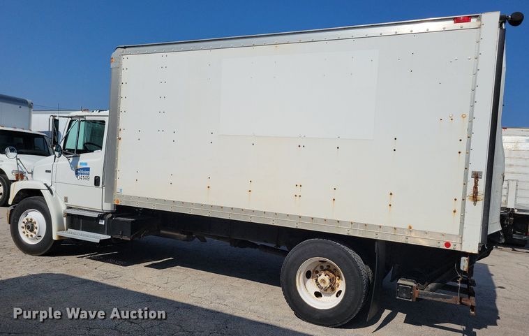 image for item JO9230 2004 Freightliner FL70  box truck