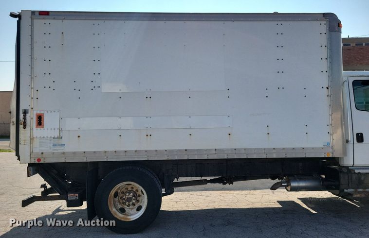 image for item JO9230 2004 Freightliner FL70  box truck