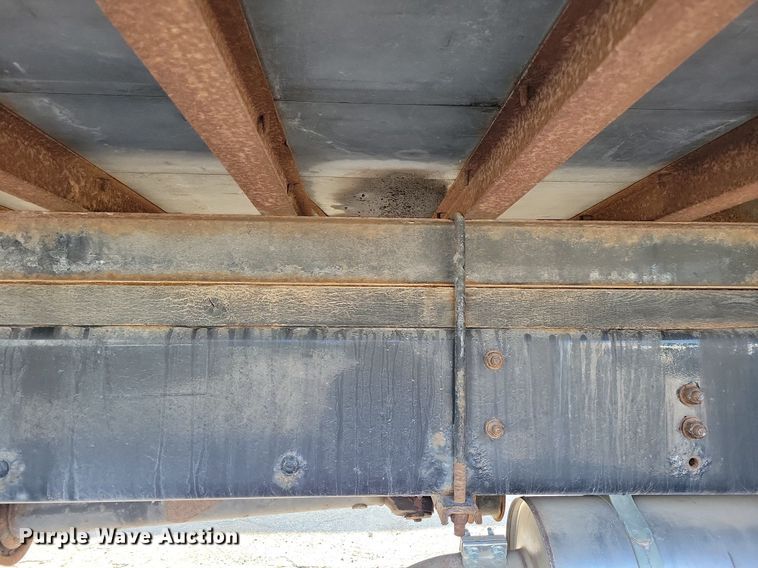 image for item JO9230 2004 Freightliner FL70  box truck