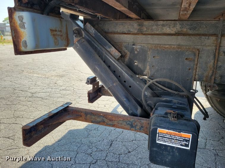 image for item JO9230 2004 Freightliner FL70  box truck