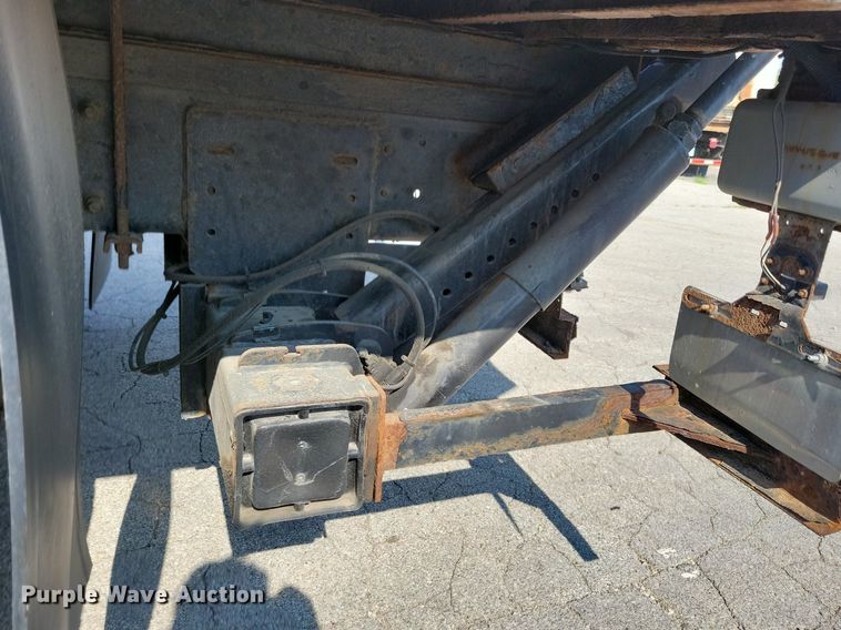 image for item JO9230 2004 Freightliner FL70  box truck