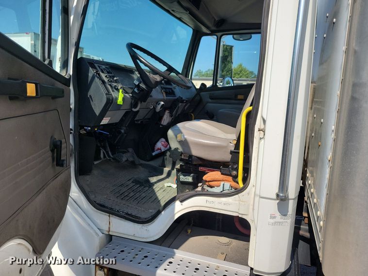 image for item JO9230 2004 Freightliner FL70  box truck