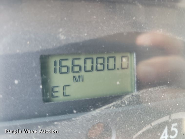 image for item JO9230 2004 Freightliner FL70  box truck