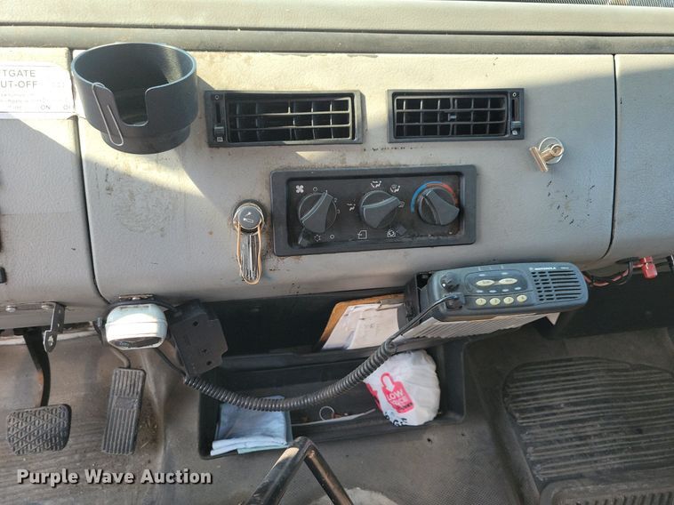 image for item JO9230 2004 Freightliner FL70  box truck