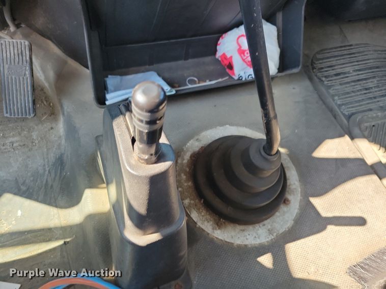 image for item JO9230 2004 Freightliner FL70  box truck