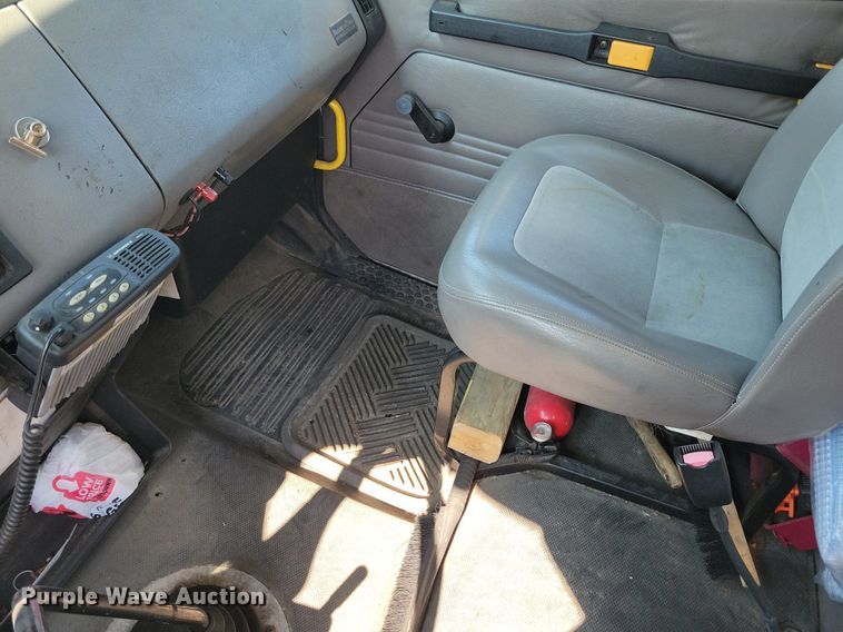 image for item JO9230 2004 Freightliner FL70  box truck