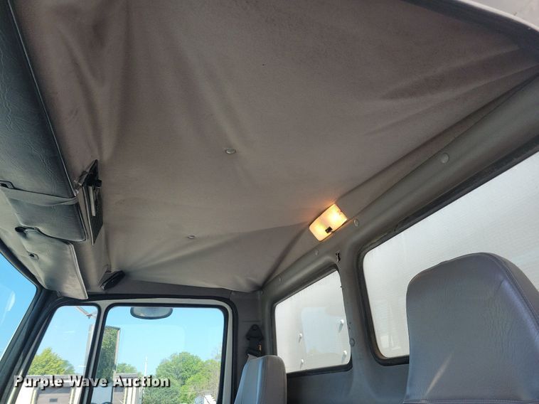 image for item JO9230 2004 Freightliner FL70  box truck