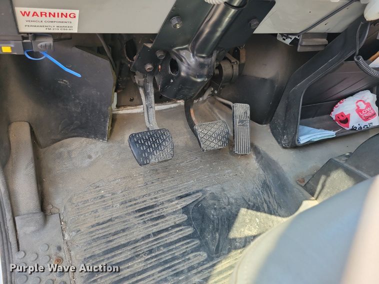 image for item JO9230 2004 Freightliner FL70  box truck