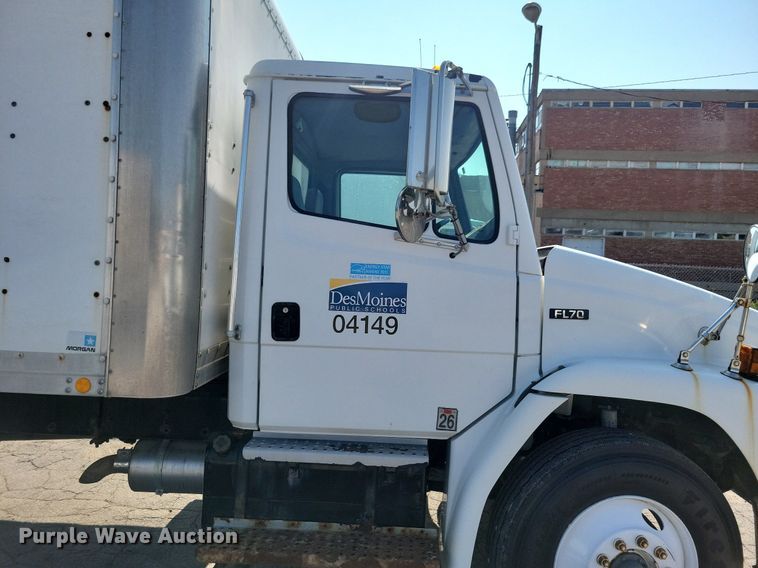 image for item JO9230 2004 Freightliner FL70  box truck