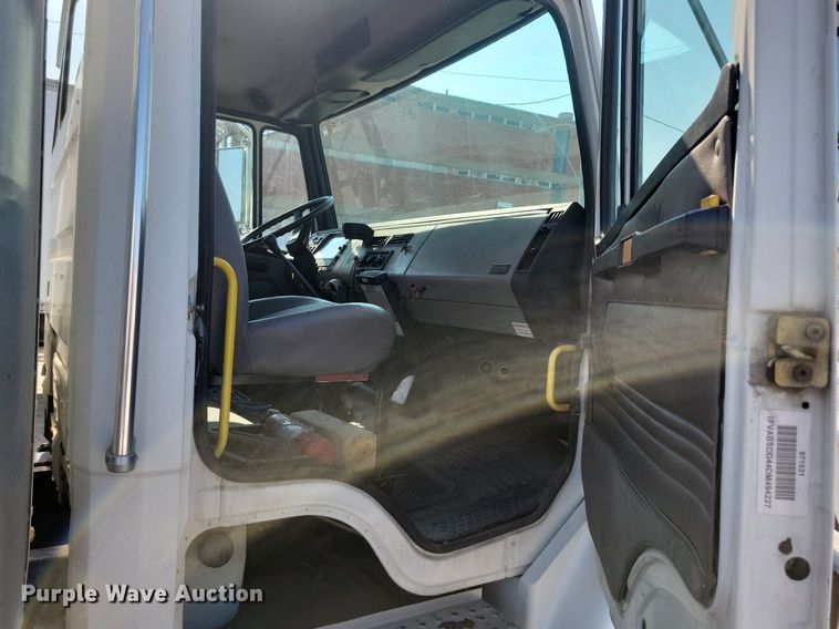 image for item JO9230 2004 Freightliner FL70  box truck