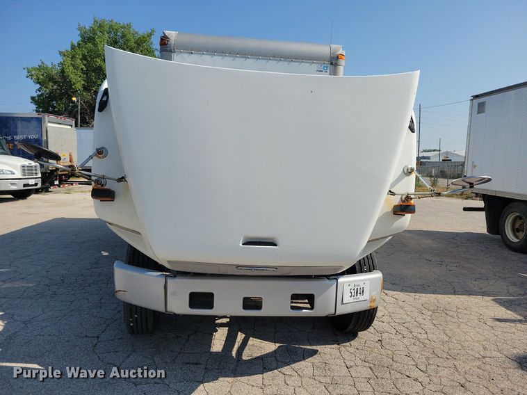 image for item JO9230 2004 Freightliner FL70  box truck