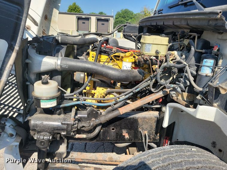 image for item JO9230 2004 Freightliner FL70  box truck