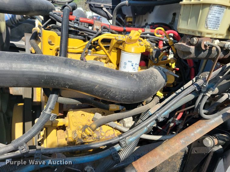 image for item JO9230 2004 Freightliner FL70  box truck