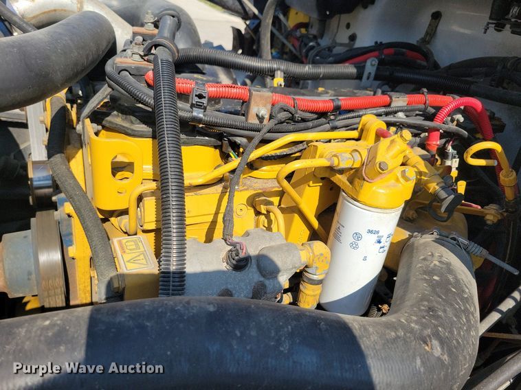 image for item JO9230 2004 Freightliner FL70  box truck