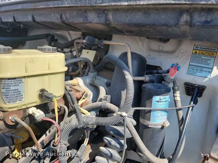 image for item JO9230 2004 Freightliner FL70  box truck