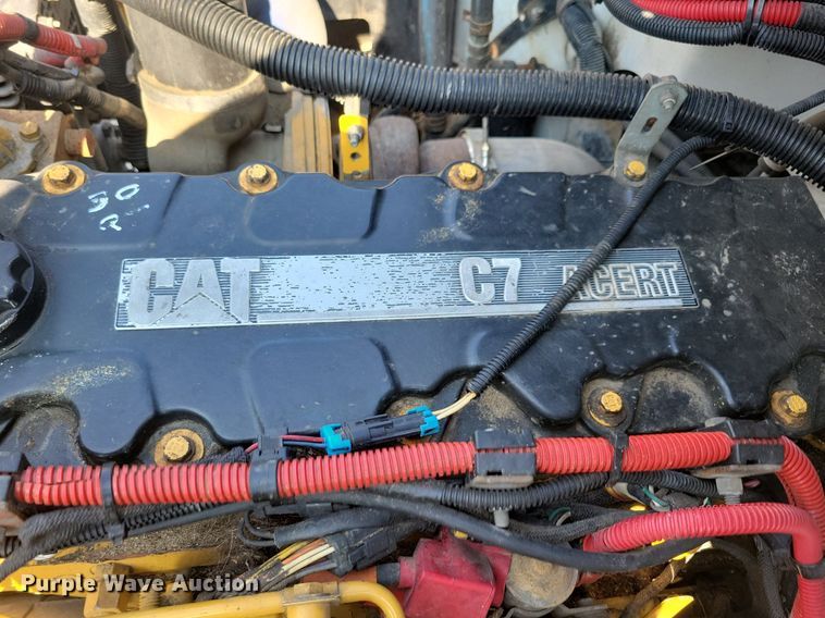 image for item JO9230 2004 Freightliner FL70  box truck