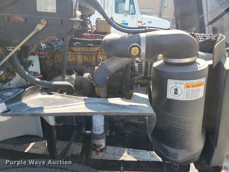 image for item JO9230 2004 Freightliner FL70  box truck