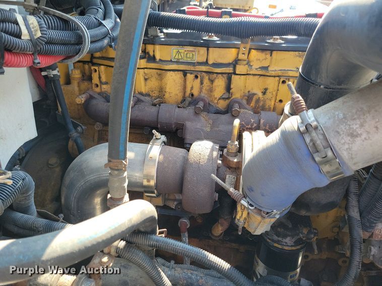 image for item JO9230 2004 Freightliner FL70  box truck