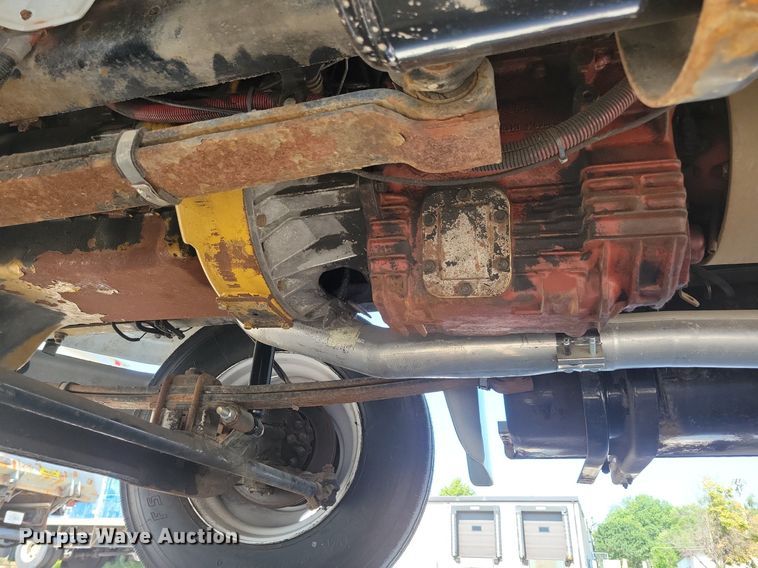 image for item JO9230 2004 Freightliner FL70  box truck