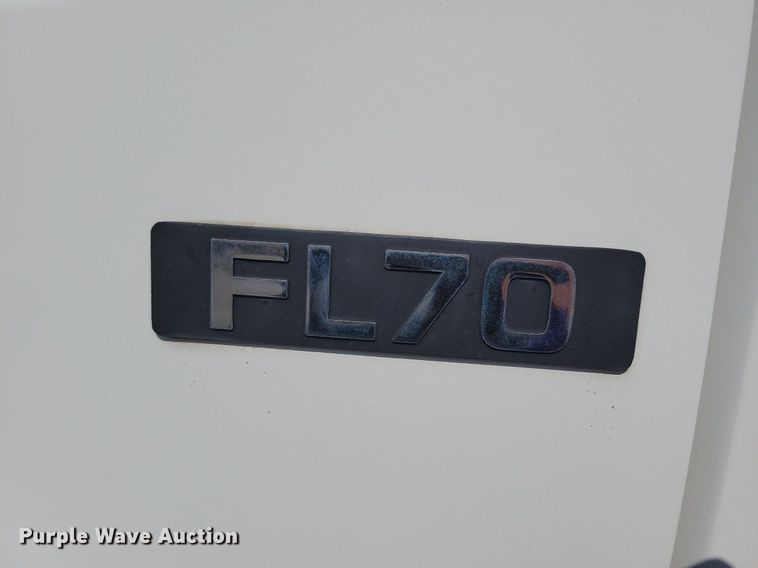 image for item JO9230 2004 Freightliner FL70  box truck