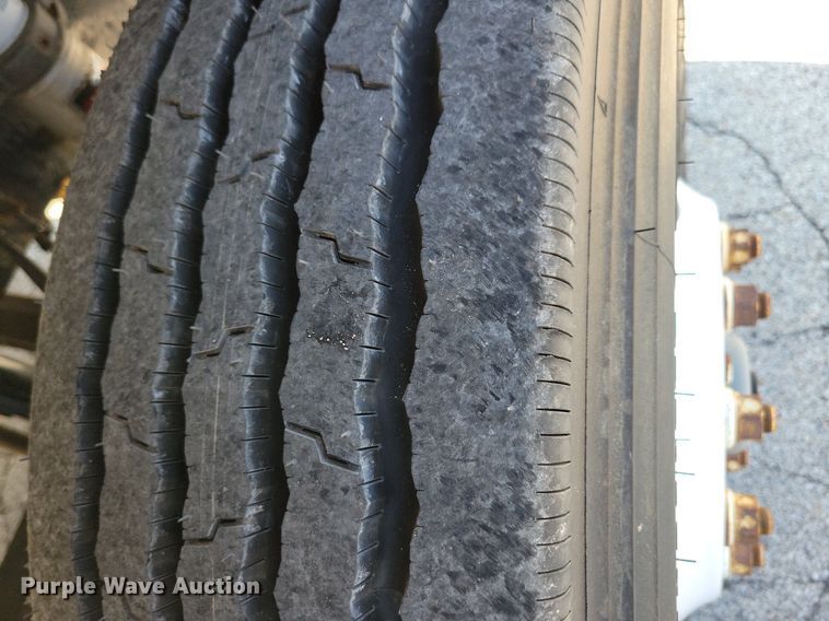 image for item JO9230 2004 Freightliner FL70  box truck