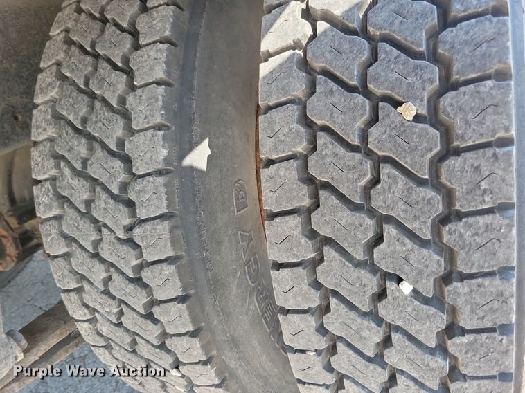 image for item JO9230 2004 Freightliner FL70  box truck