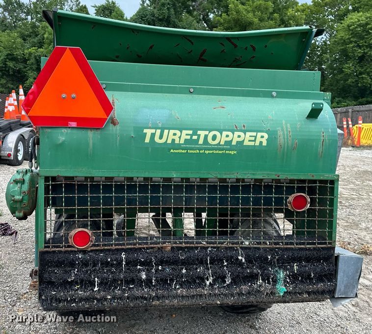 Bannerman BTD20 top dresser spreader in Shawnee, KS Item JX9015 for sale Purple Wave