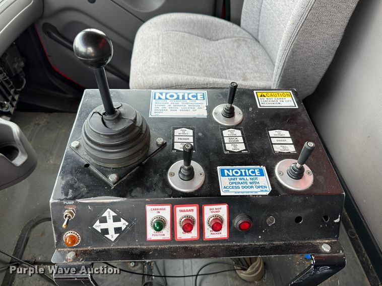 image for item KX9073 2011 Freightliner  refuse truck