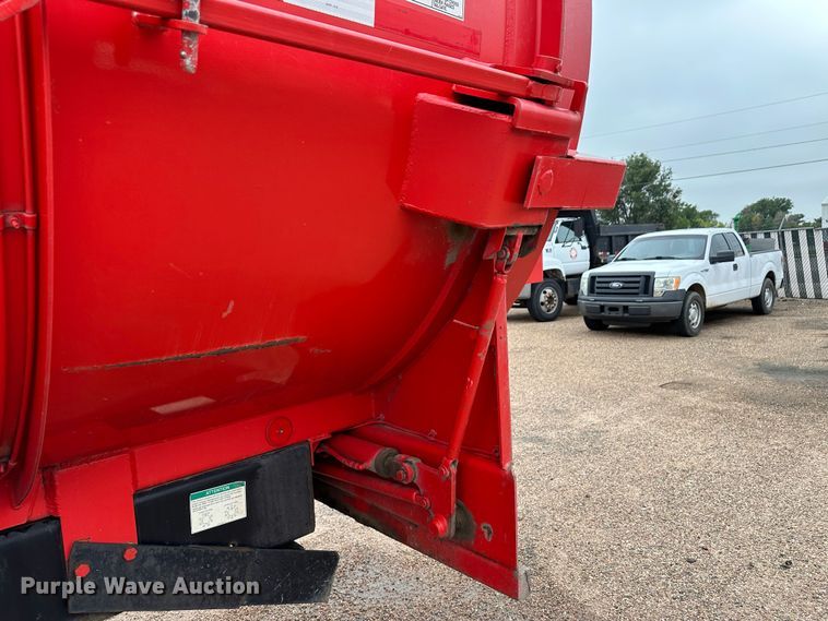 image for item KX9073 2011 Freightliner  refuse truck