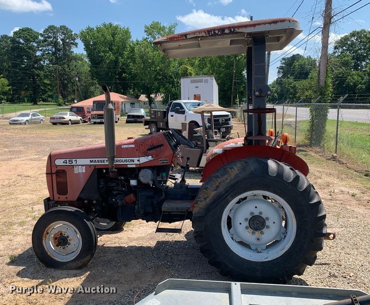 image for item LH9727 2002 Massey Ferguson 451  tractor